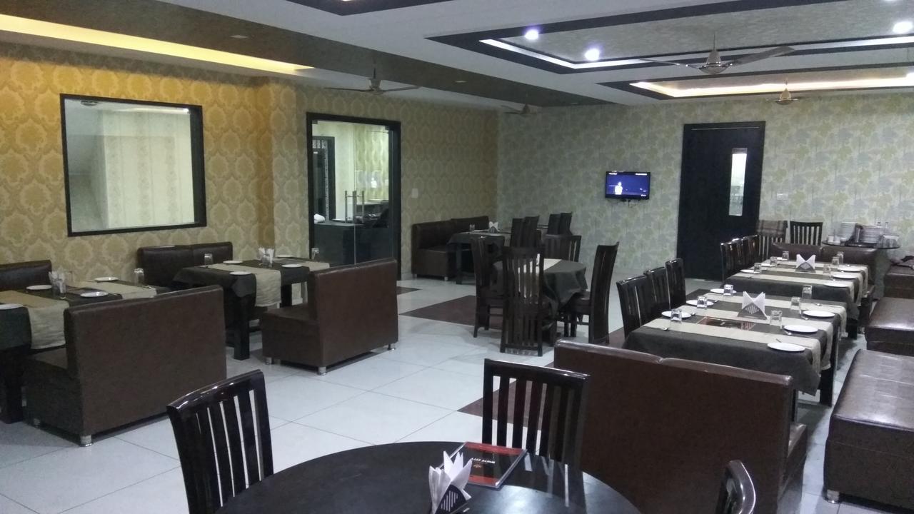 Oyo 30415 Hotel White City Anandpur  Exteriör bild
